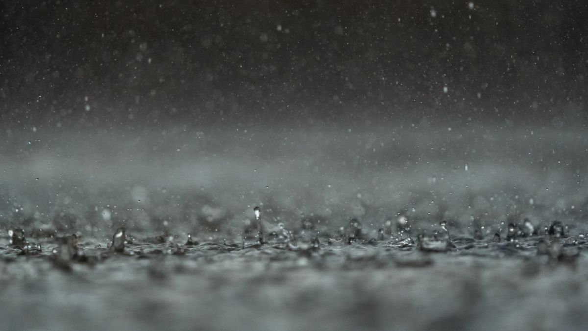 #Solange bis zu 250 Liter Regen: Ex-Hurrikan kracht gen Europa! Hier drohen schwere Unwetter