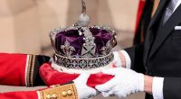 Die funkelnde Imperial State Crown, die Queen Elizabeth II. sieben Jahrzehnte lang trug, wird beim Staatsbegräbnis der Königin eine wichtige Rolle spielen - ins Grab der Königin kommt sie allerdings nicht.