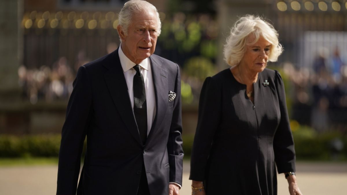 Für König Charles III. und seine Frau Camilla, Queen Consort, haben die Querelen um ihren vermeintlichen geheimen Sohn auch nach dem Thronwechsel kein Ende. (Foto)