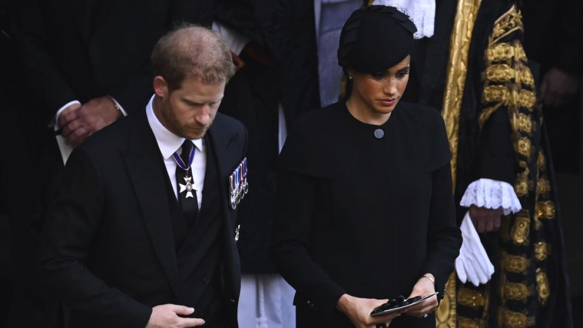 Nach dem Tod von Queen Elizabeth II. darf Prinz Harry nun doch in militärischer Uniform zu einer Totenwache erscheinen. (Foto)