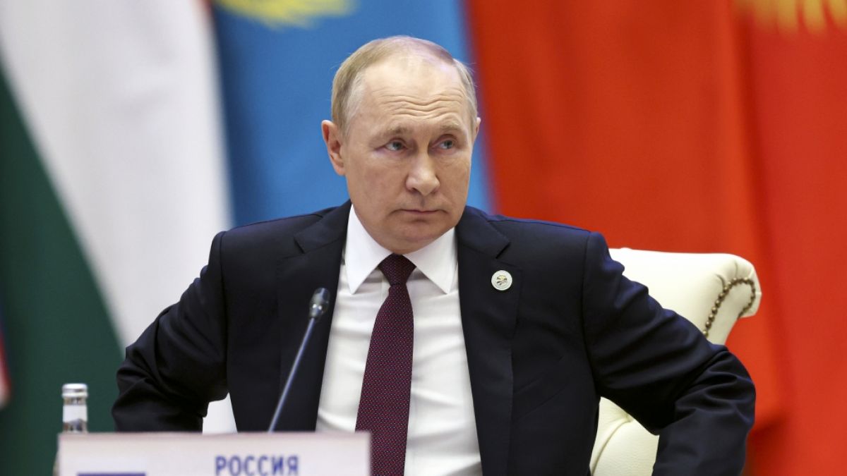 Wladimir Putin sorgte mit einem Auftritt in Usbekistan erneut für Spekulationen seine Gesundheit betreffend. (Foto)