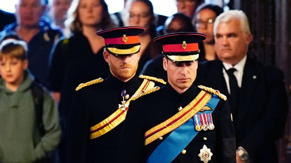 Wie steht es um die Beziehung von Prinz Harry und Prinz William nach dem Tod der Queen? (Foto)