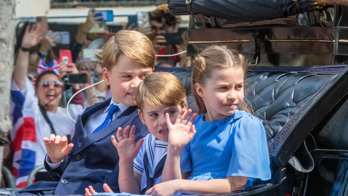 Auch die Urenkel der Queen, Prinz George (l.) und Prinzessin Charlotte, werden bei ihrer Beerdigung dabei sein. (Foto)