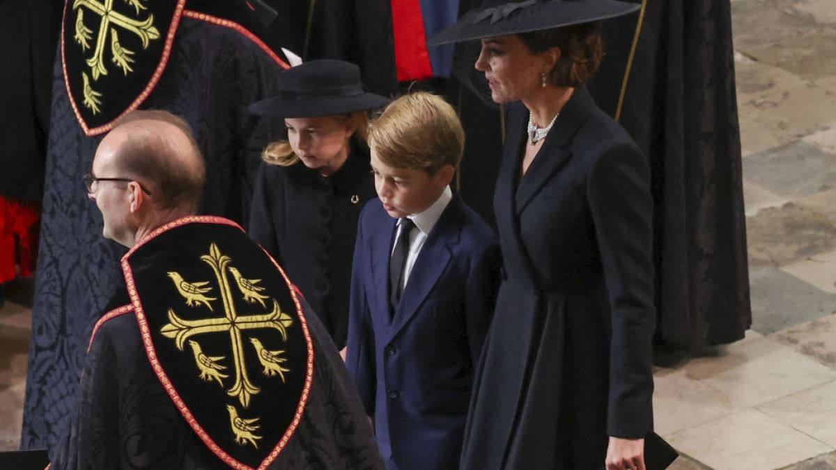 Viele Royal-Fans kritisieren Prinz Georges und Prinzessin Charlottes Auftritt bei der Beerdigung von Queen Elizabeth II. (Foto)