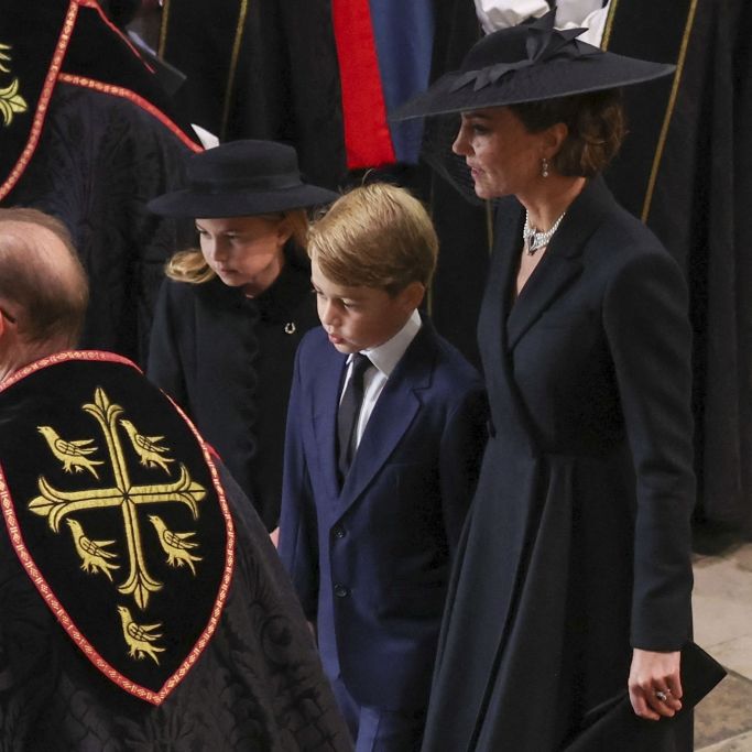 Royals für Georges und Charlottes Auftritt bei Queen-Beerdigung zerrissen