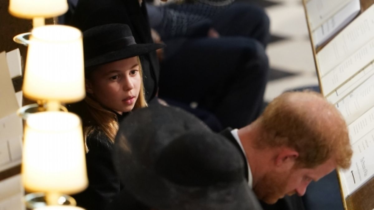Prinzessin Charlotte und Prinz Harry bei der Beerdigung von Queen Elizabeth II. (Foto)