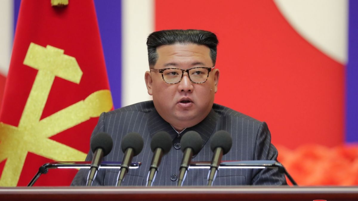 Kim Jong-un will keine Waffen an Russland verkaufen. Doch nimmt der Nordkorea-Diktator bald ein atomwaffenfähiges U-Boot in Betrieb? (Foto)