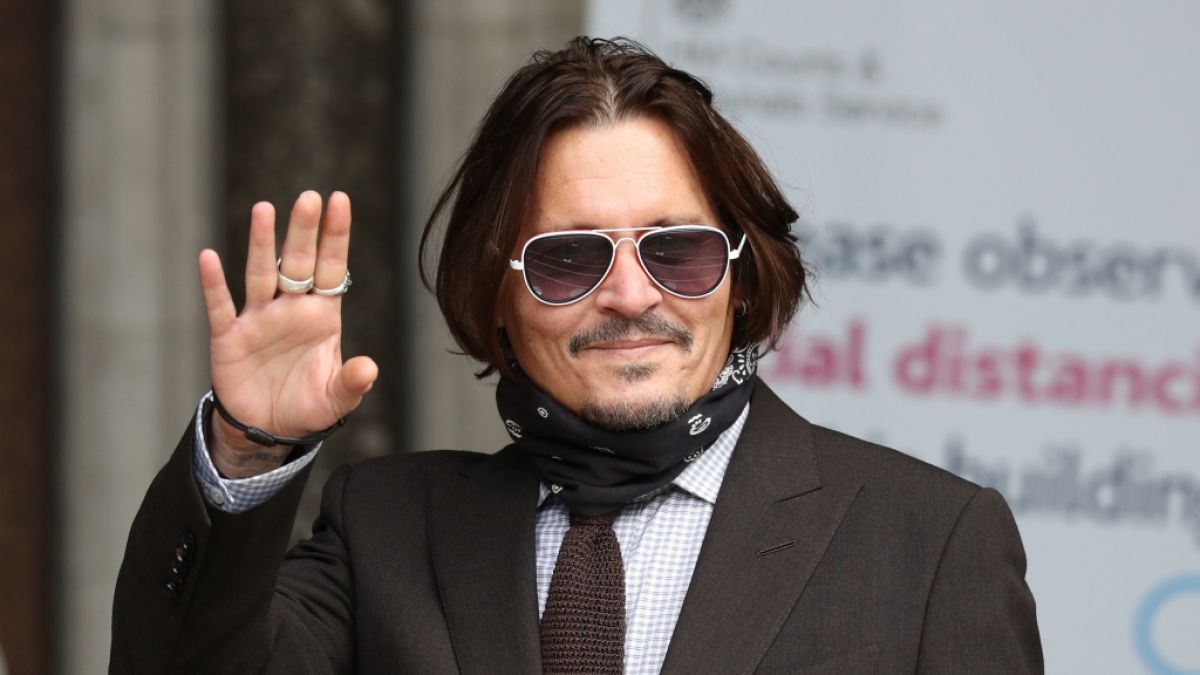 Johnny Depp soll seine Anwältin daten. (Foto)
