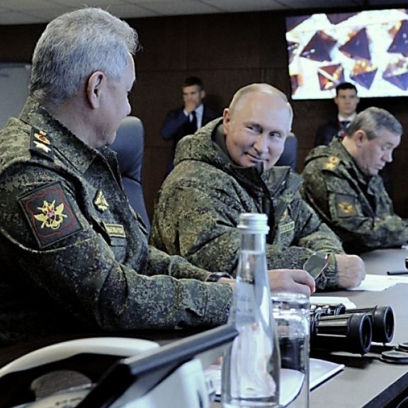 40 Millionen Soldaten! Putin droht mit Mega-Armee / Daniela Katzenberger oben ohne / Nazi-Wirbel bei Melanie Müller