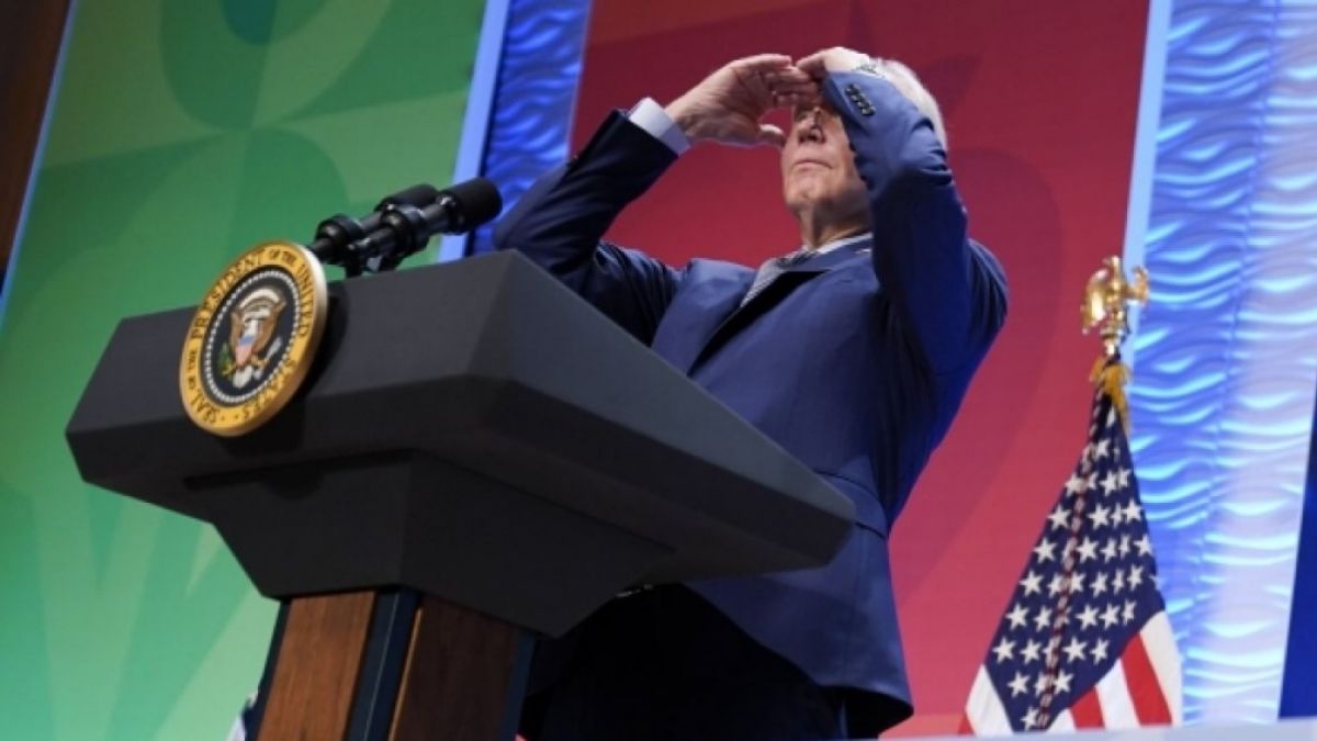 Die Nachrichten des Tages auf news.de: Joe Biden völlig verwirrt: "Wo ist Jackie?" US-Präsident sucht bei Auftritt nach toter Abgeordneter (Foto)
