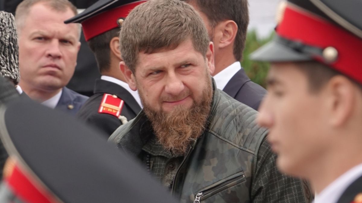 Putin-Bluthund Ramsan Kadyrow wurde befördert. (Foto)
