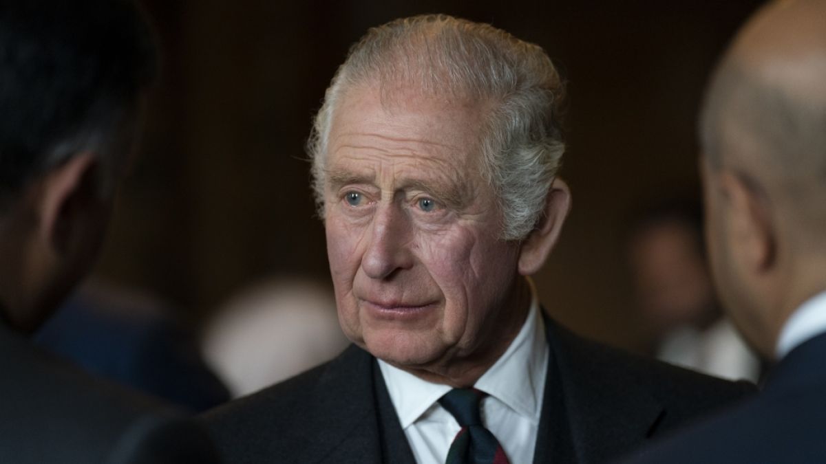 König Charles III. fand sich in dieser Woche neben Prinzessin Kate, Prinz Harry und Co. mehrfach in den Royals-News wieder. (Foto)