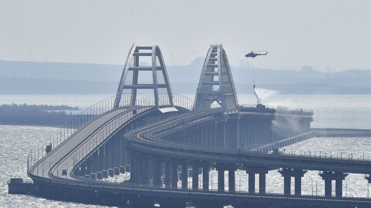 Was hat die Krim-Brücke zum Einsturz gebracht? (Foto)