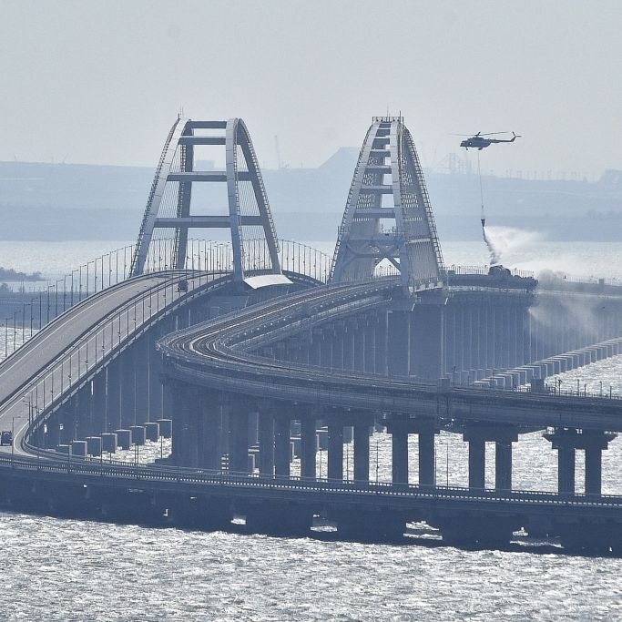 Video soll es beweisen! Brachte eine Unterwasser-Drohne die Krim-Brücke zum Einsturz?