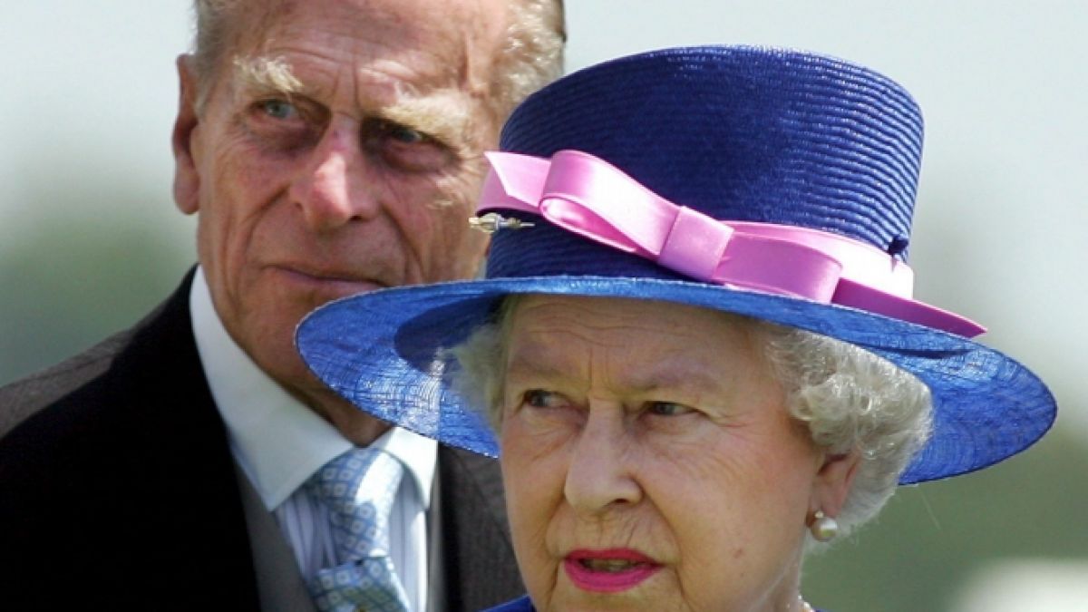 Geht es nach den Machern von "The Crown", so soll Prinz Philip seine Ehefrau, Queen Elizabeth II., betrogen haben. (Foto)