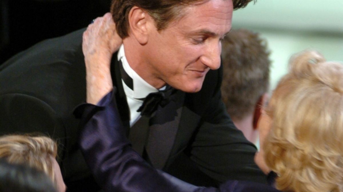 Sean Penn und seine Mutter Eileen Ryan waren nicht nur im Privatleben, sondern auch vor der Kamera ein unzertrennliches Gespann - nun ist die Schauspielerin kurz vor ihrem 95. Geburtstag gestorben. (Foto)