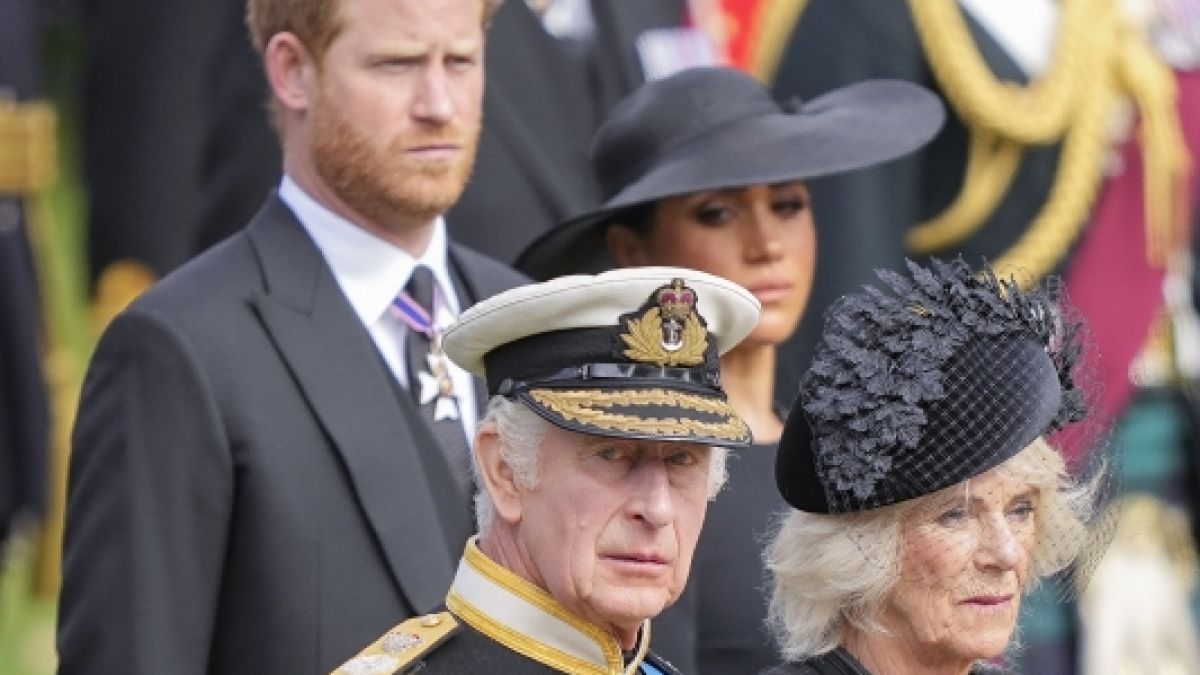Royal-Fans sind sauer, weil die Krönung von König Charles III. an dem Geburtstag seines Enkels Archie Harrison stattfinden wird. (Foto)