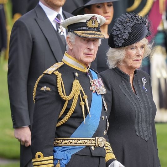 Fans des Royal-Paares rasten wegen König Charles' III. Krönung aus!