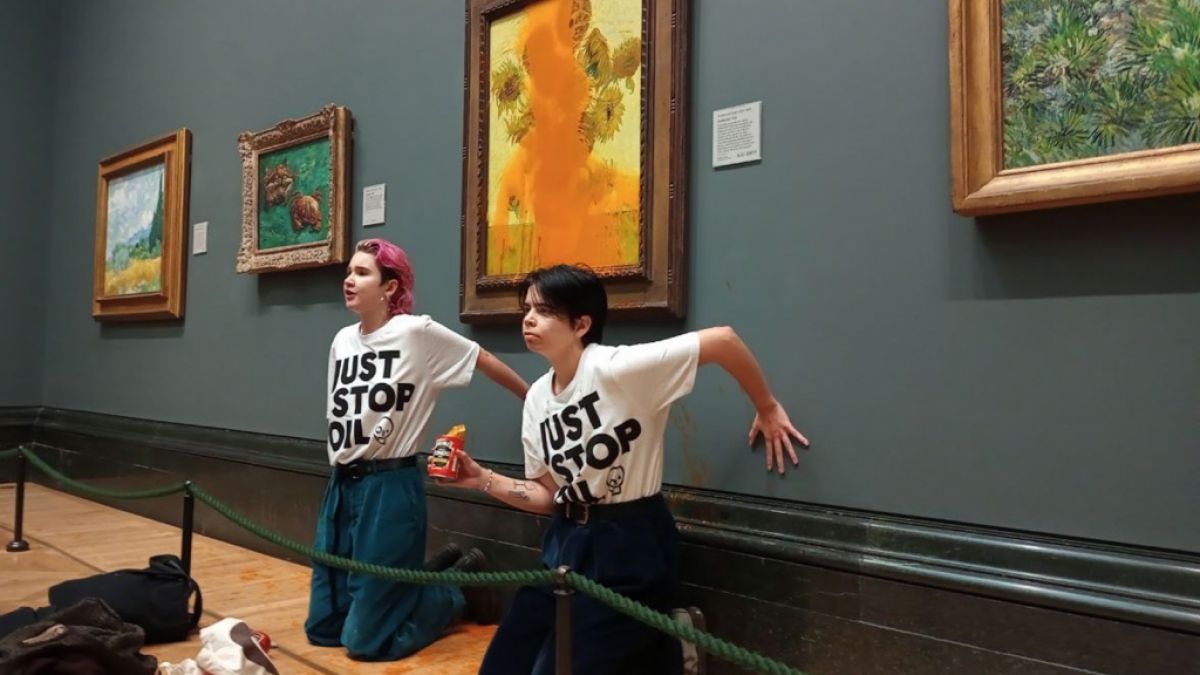 Zwei Aktivistinnen von Just Stop Oil haben das "Sonnenblumen"-Gemälde von Vincent van Gogh mit Tomatensuppe beworfen. (Foto)
