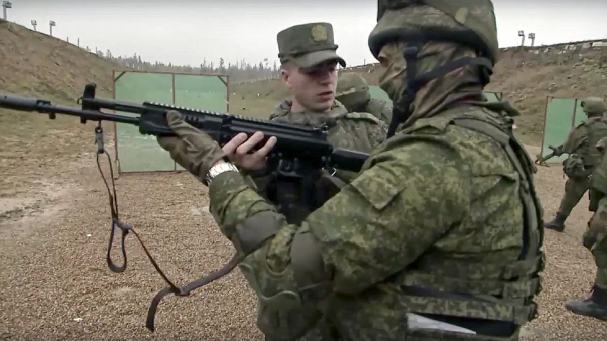 Russische Rekruten trainieren für ihren Einsatz im Ukraine-Krieg. (Foto)