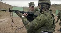 Russische Rekruten trainieren für ihren Einsatz im Ukraine-Krieg.