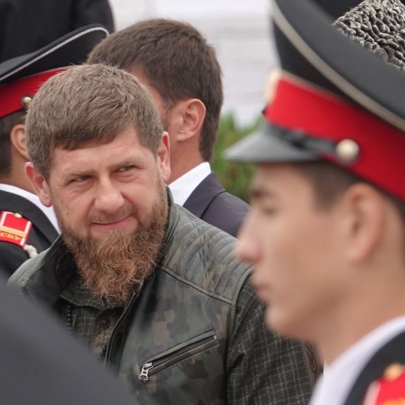 Rebellen greifen Kadyrow-Söldner an! Putin-Bluthund droht Bürgerkrieg