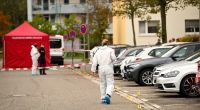 Nach der tödlichen Messer-Attacke auf zwei Männer wurde der Tatort im Ludwigshafener Stadtteil Oggersheim weiträumig abgesperrt.
