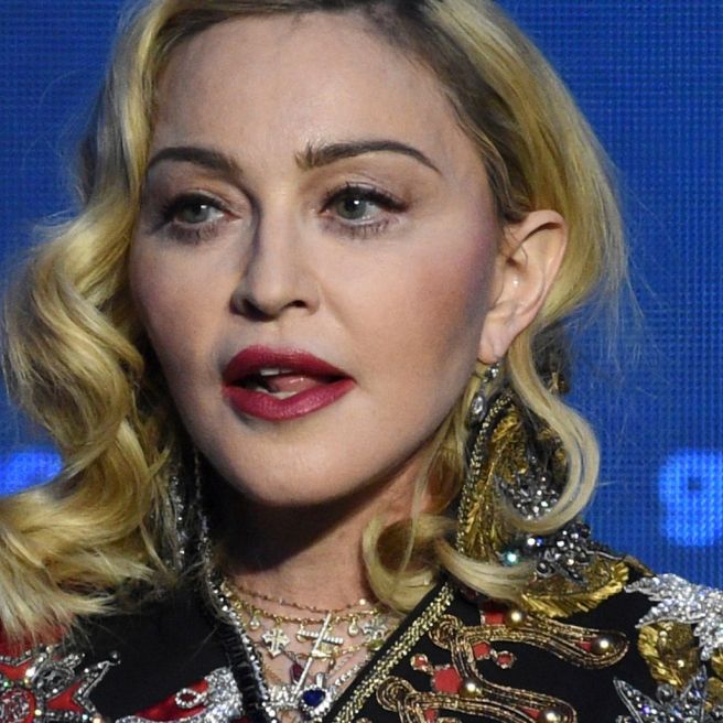 Busen-Blitzer im Netz! Madonna-Tochter versext mit XXL-Dekolleté