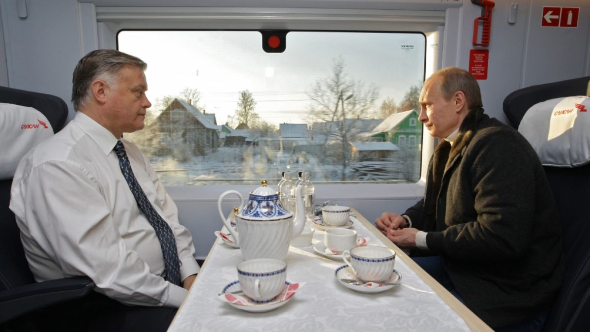 Wladimir Jakunin und Wladimir Putin im Dezember 2009. (Foto)