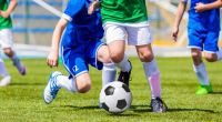 Für einen Zwölfjährigen endete ein Fußballspiel unter Nachwuchskickern tödlich: Der Junge bekam einen Asthma-Anfall, den er nicht überlebte (Symbolfoto).