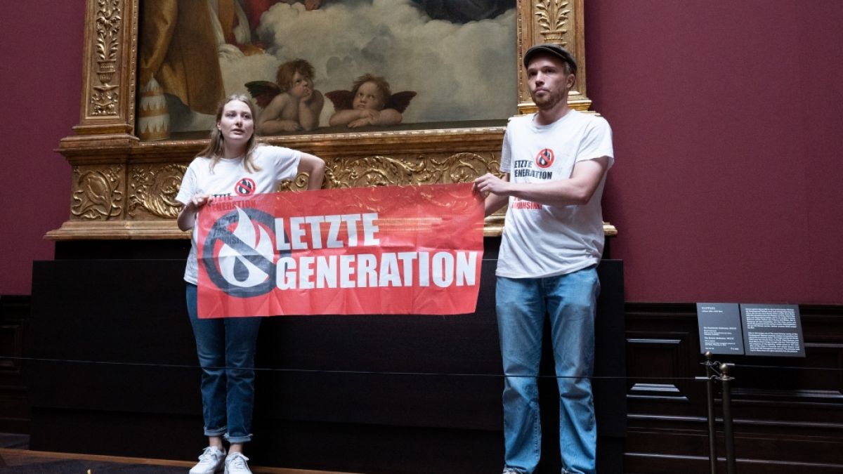 Aktivisten der Gruppe "Letzte Generation" bei einer Protestaktion. (Symbolbild) (Foto)