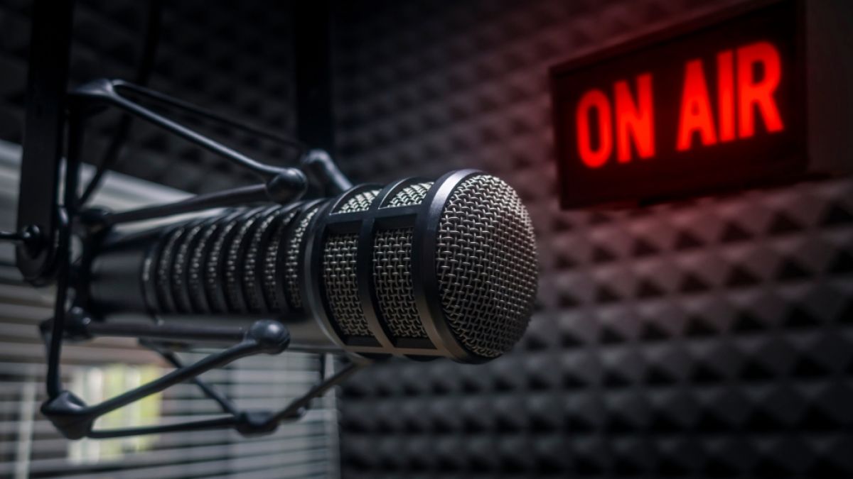 Die Radio-Welt steht unter Schock: Moderator Tim Gough starb während einer Live-Sendung mit nur 55 Jahren (Symbolbild). (Foto)