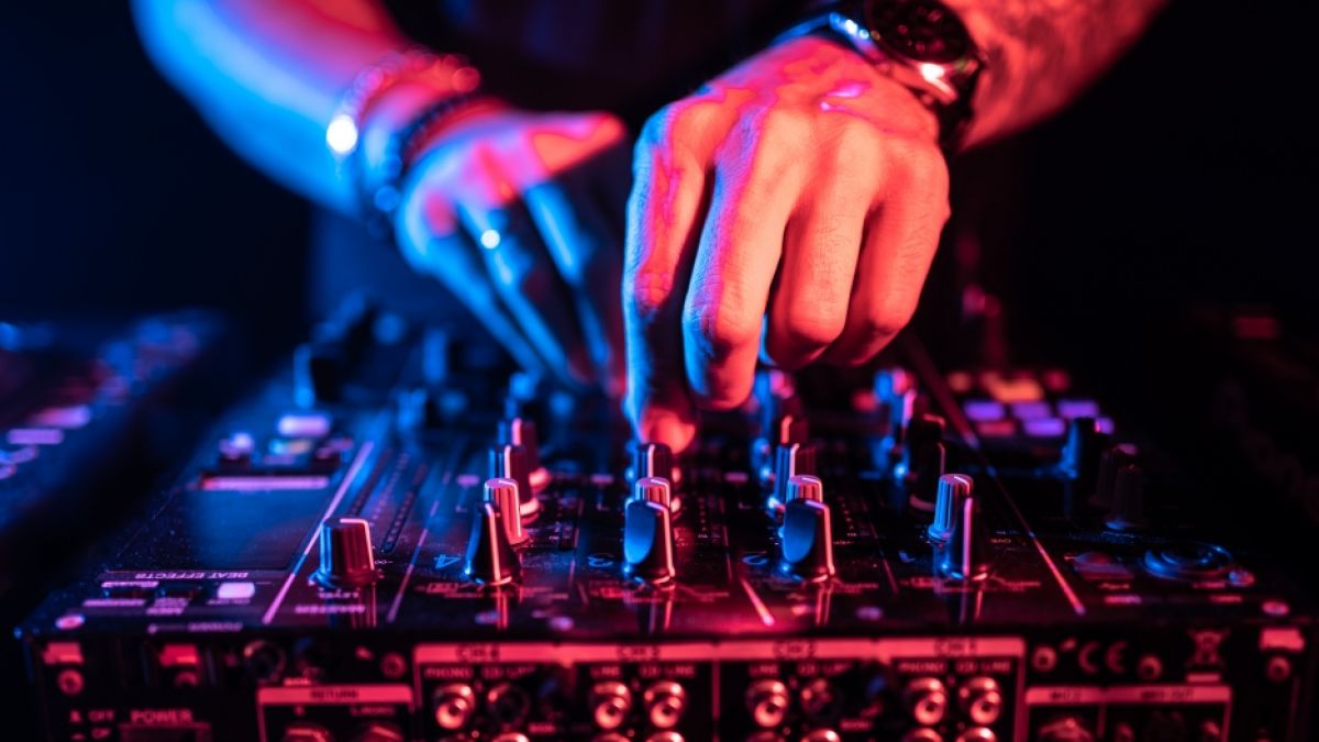 Die Musikwelt trauert um DJ Mighty Mouse: Der Kultmusiker, der mit bürgerlichem Namen Matthew Ward hieß, starb in seiner Wahlheimat Spanien eines plötzlichen Todes (Symbolfoto). (Foto)