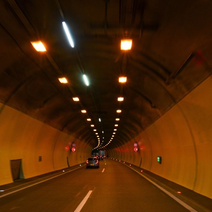 Todesfahrt im Arlbergtunnel! 30-Jähriger rast in den Gegenverkehr