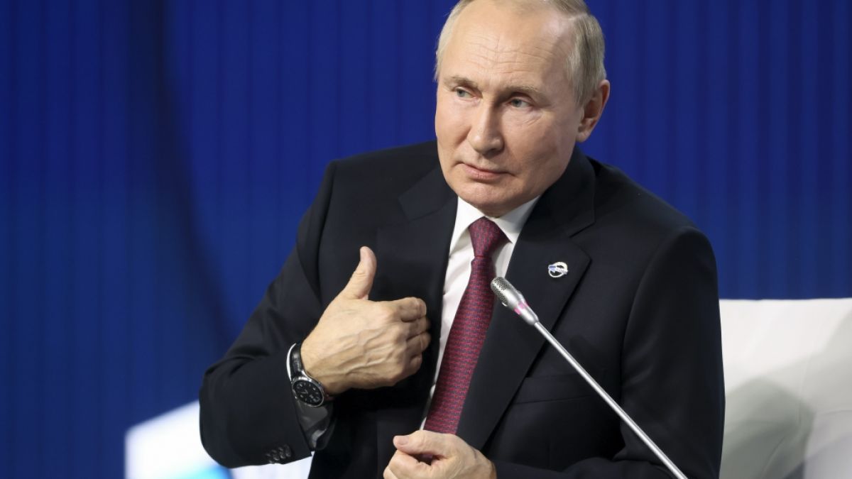 Wladimir Putin verwirrt mit seinem Auftritt beim Waldai-Diskussionsforum das Netz. (Foto)