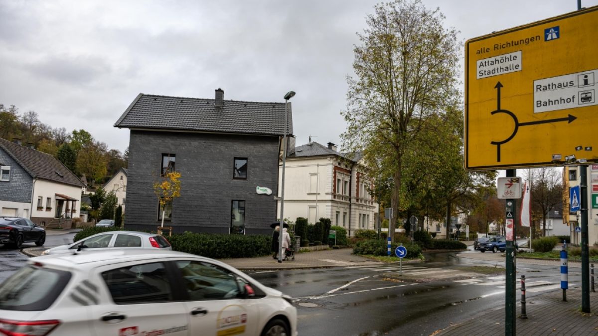 Ein acht Jahre altes Mädchen soll nahezu sein gesamtes Leben lang in einem Haus im Sauerland festgehalten worden sein. Die Staatsanwaltschaft in Siegen ermittelt gegen die Mutter des Kindes und die Großeltern. (Foto)