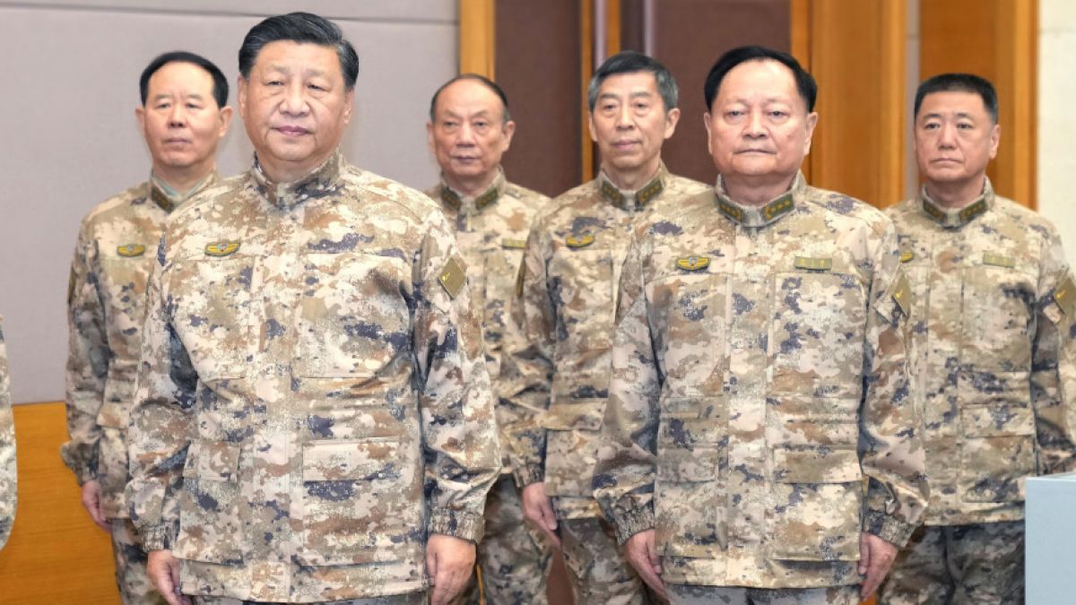 China-Diktator Xi Jinping (links) hat sein Militär angewiesen, sich auf Krieg vorzubereiten. (Foto)