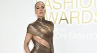 Khloé Kardashian sorgte mit diesem Kleid für Diskussionen um ihre Brüste.