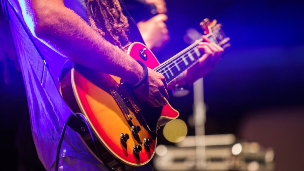 Die Musikwelt steht unter Schock: Rock-Gitarrist Daniel Fawcett, der einst für "Helix" in die Saiten griff, wurde ermordet aufgefunden (Symbolfoto). (Foto)