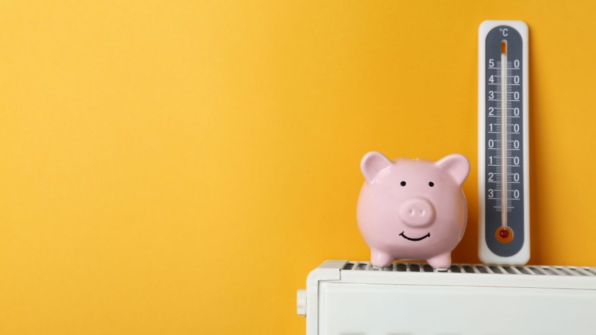 Da freut sich das Sparschwein: Mit den richtigen Tricks lassen sich Strom- und Heizkostenrechnungen clever senken. (Foto)