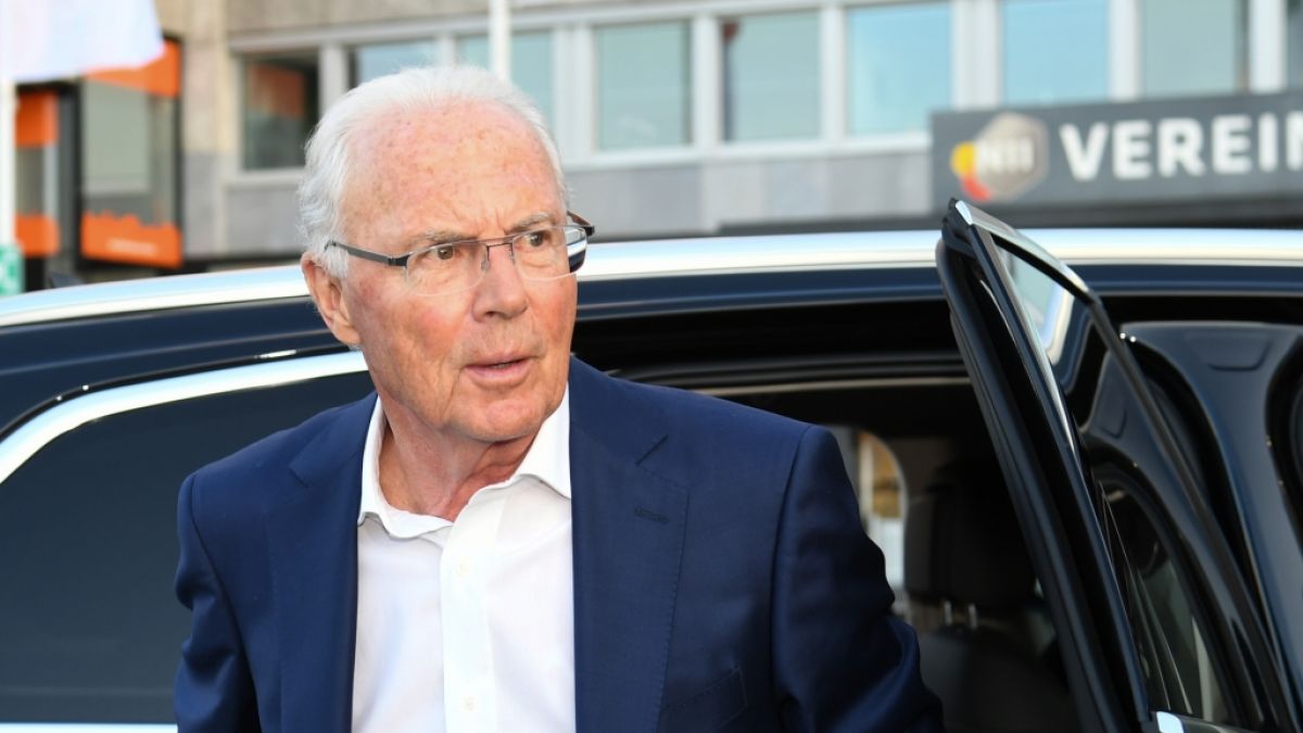 Franz Beckenbauer auf dem Weg zur Gala zur Einweihung der Hall of Fame des deutschen Fußballs im Deutschen Fußballmuseum. (Foto)