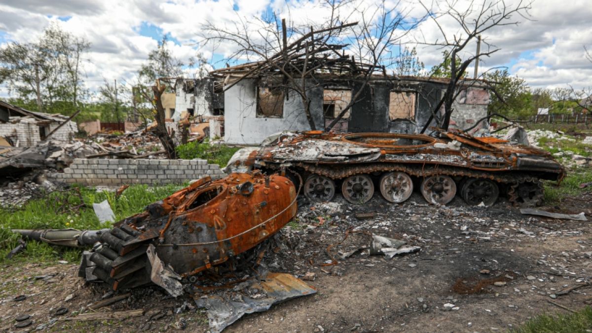 Ein russischer Panzer wurde östlich von Charkiw gesprengt. (Foto)