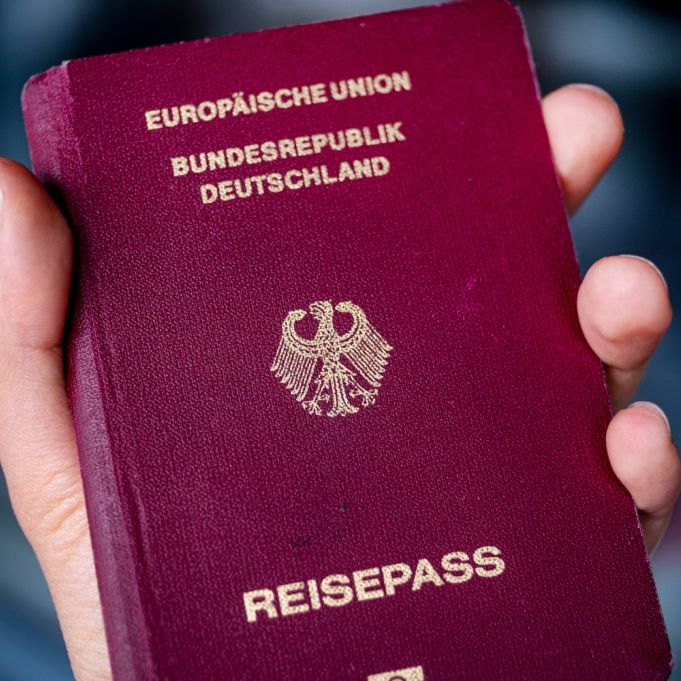 Einbürgerung im Eiltempo geplant - deutscher Pass bald 