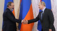 So innig ist das Verhältnis zwischen dem armenischen Ministerpräsidenten Nikol Paschinjan (li.) und Kreml-Chef Wladimir Putin längst nicht mehr.