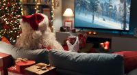 Da schaltet selbst der Weihnachtsmann ein: Vom 1. bis 24. Dezember locken zahlreiche TV-Highlights vor die Mattscheibe.