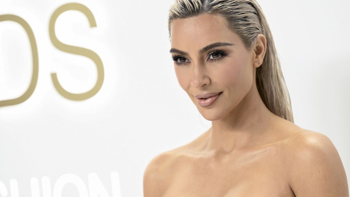 Kim Kardashian schockte ihre Fans mit einem Mini-Top. (Foto)