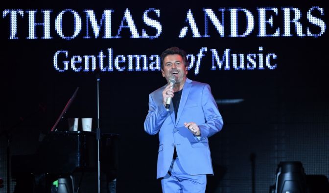 Thomas Anders steht auf der Bühne seiner Solo-Tour.