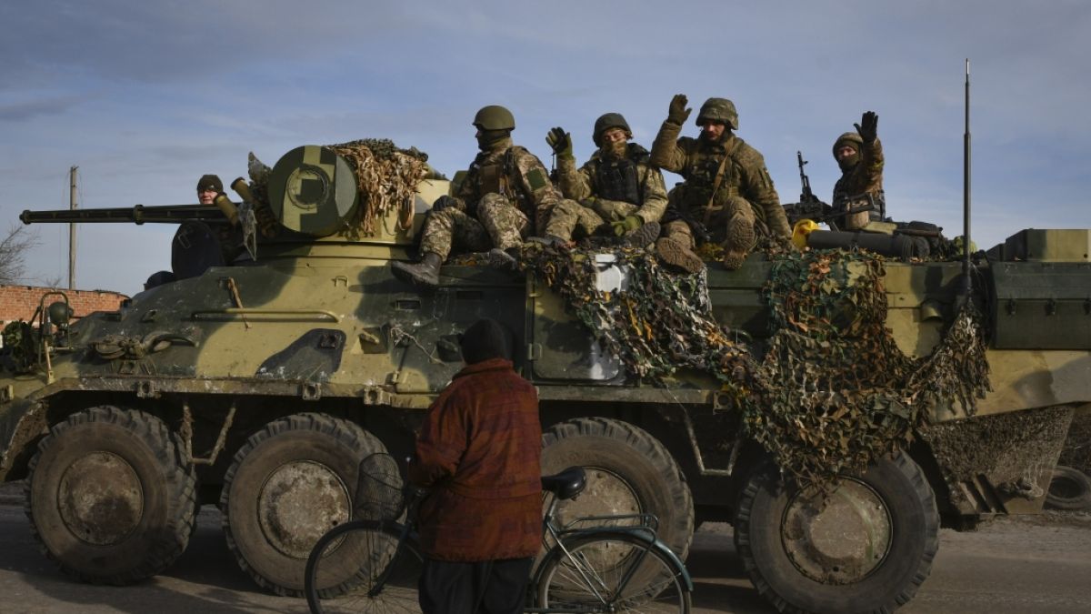 Wojna na Ukrainie w gazetach: Ukraina chce sprowadzić WSZYSTKICH żołnierzy z rosyjskich obozów jenieckich