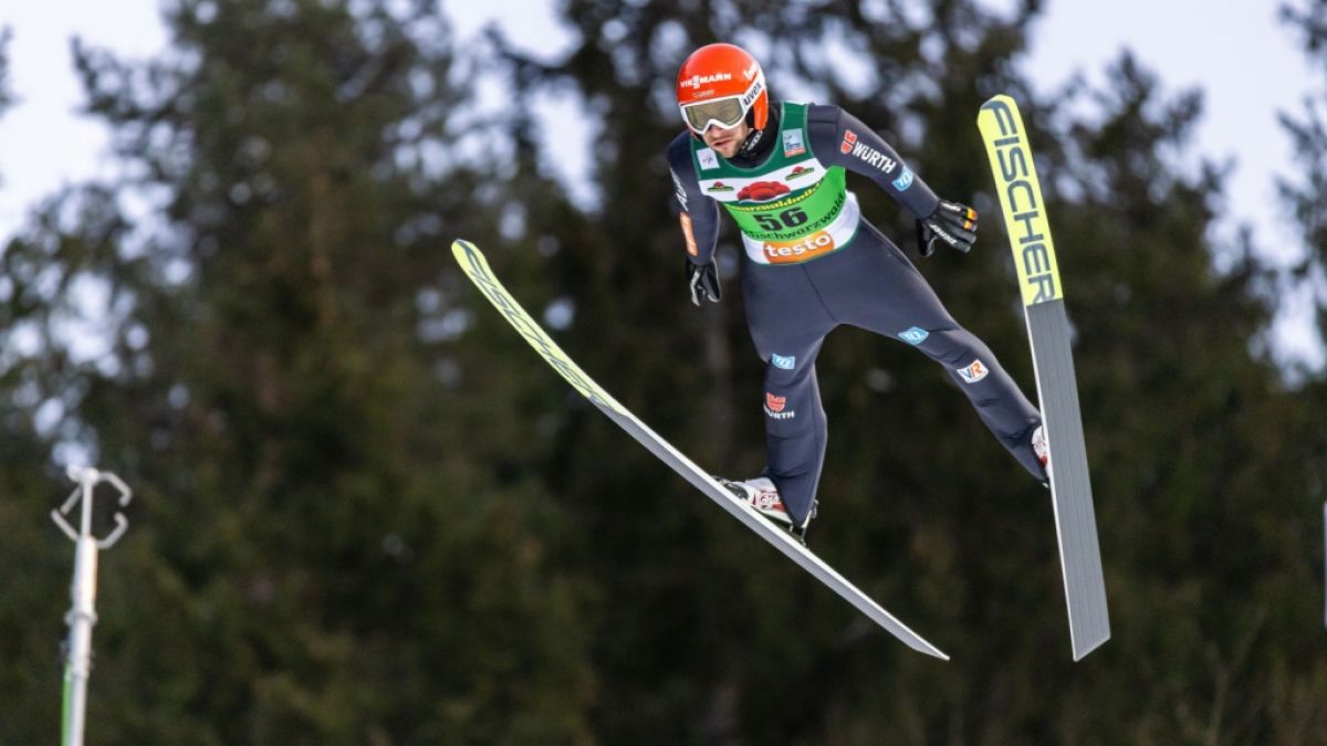 Die Skisprung-Herren sind im Weltcup 2022/23 vom 9. bis 11. Dezember 2022 in Titisee-Neustadt gefordert. (Foto)