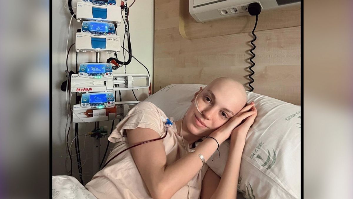 Seit 2016 kämpft Elena Huelva gegen den Knochenkrebs - nun muss die spanische Influencerin (20) an der heimtückischen Krankheit sterben. (Foto)